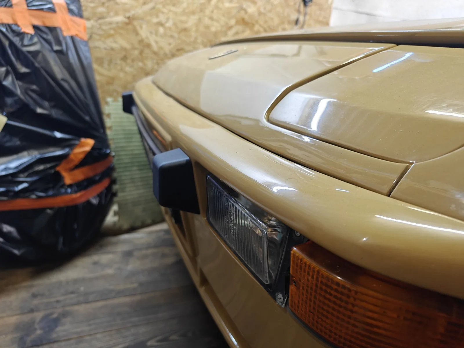 Напечатанные «клыки» переднего бампера на Porsche 924