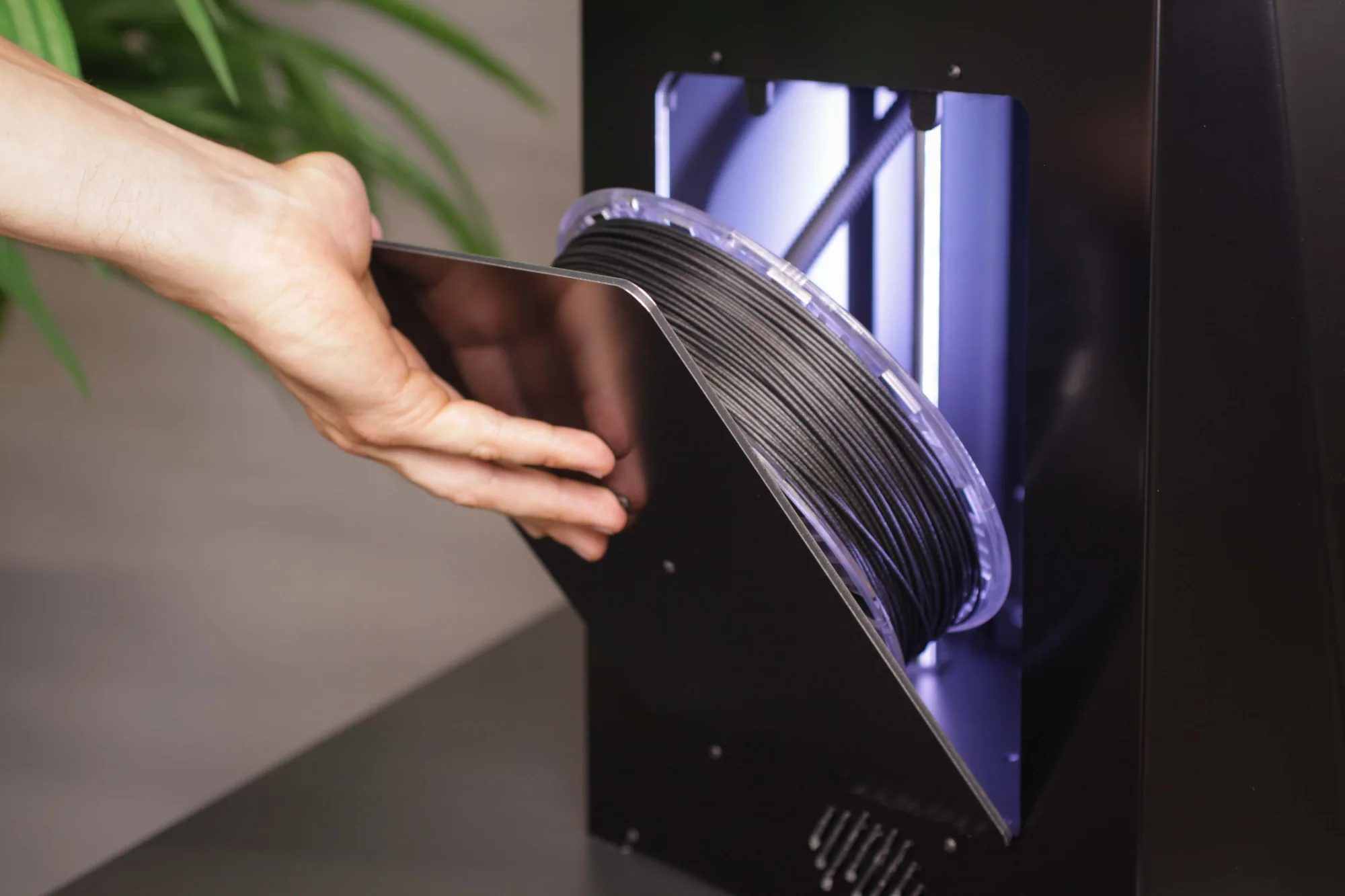 Загрузка катушки с прутком в 3D-принтер
